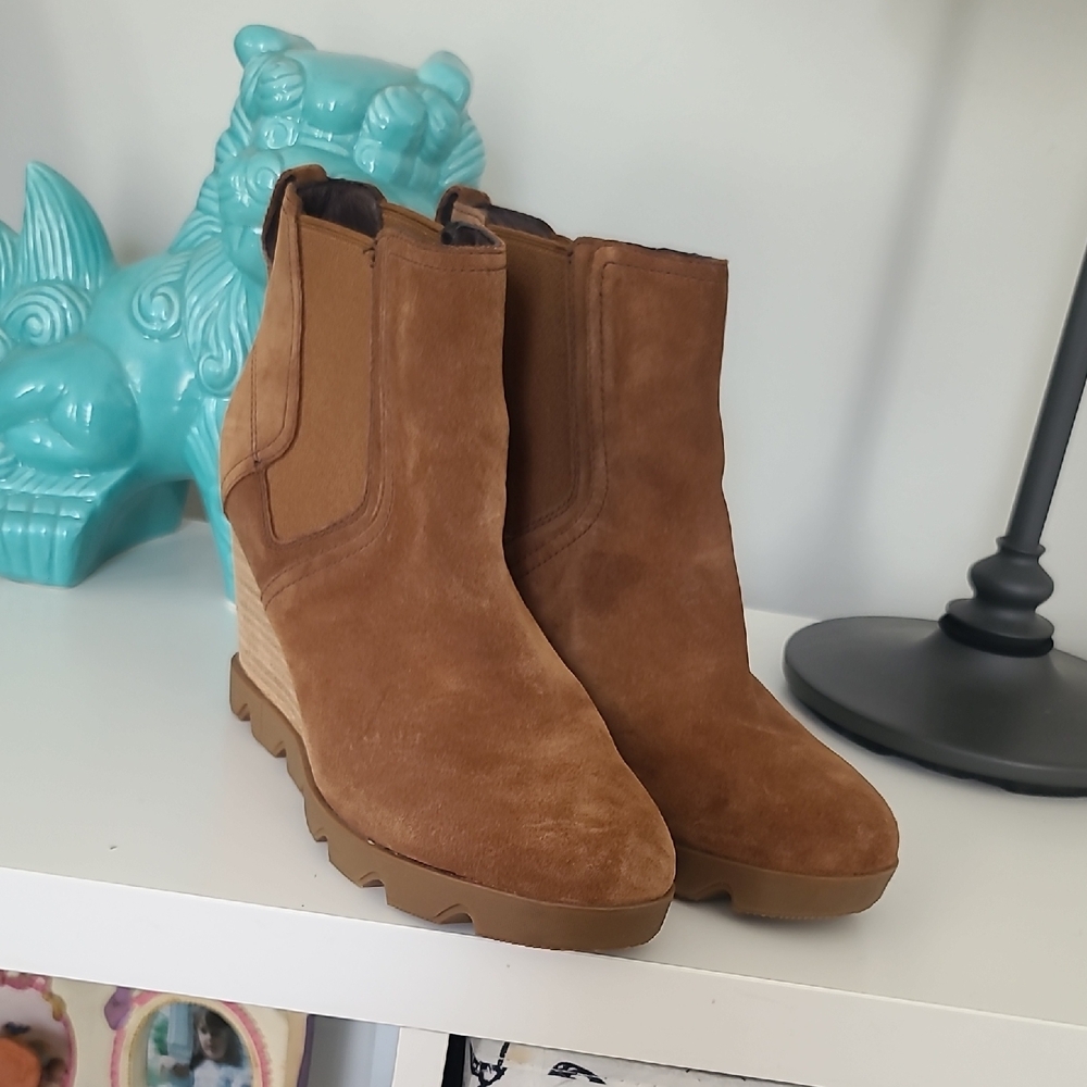 SOREL Brown Suede Wedge Shoes with Elastic Panels